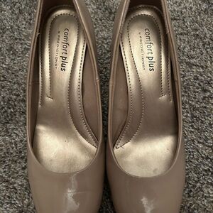 Comfort Plus by Predictions Tan Heels with Rounded Toe